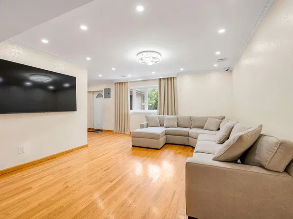 11032 62nd Dr, Forest Hills, NY 11375