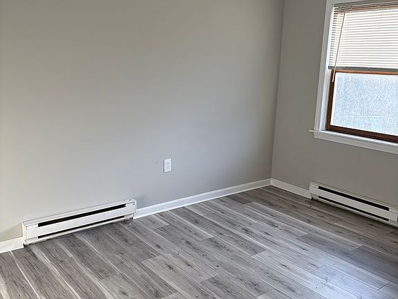3rd image of 19 Clifford St #1