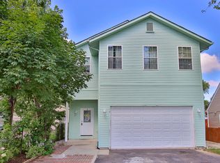 114 Forest Glen Dr, Round Lake Park, IL 60073