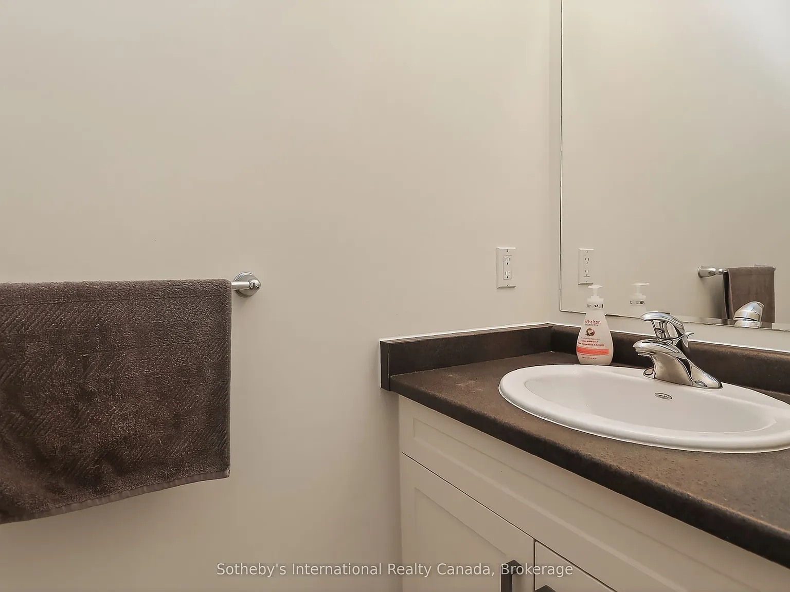 3 bed, $3,000 — Photo 4