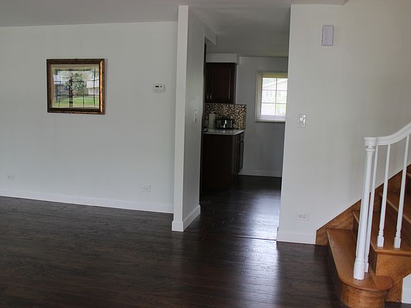 2nd image of 1008 Carlton Ln