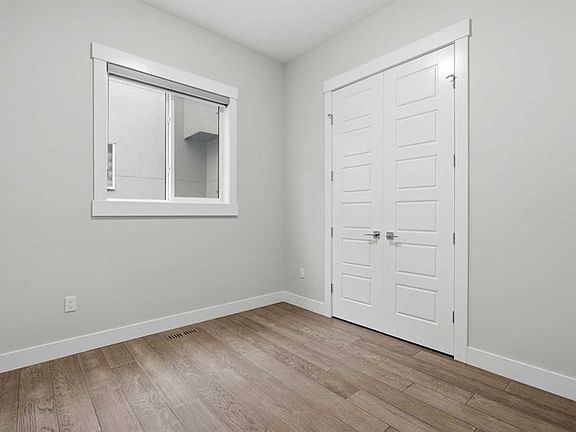 5th image of 111 S Kinniburgh Pl