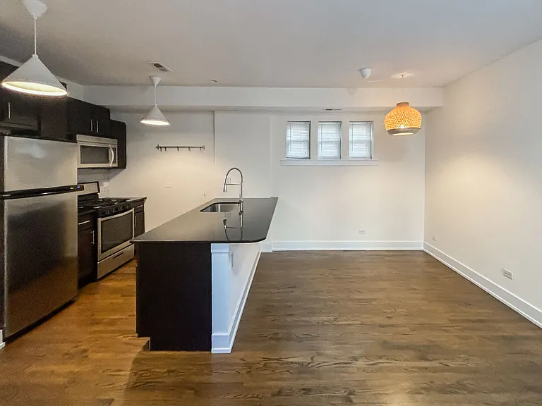 5060 1/2 N Winchester Ave #1W — Photo 8
