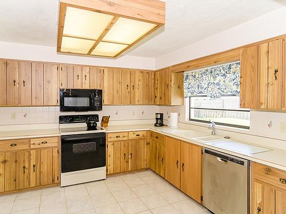 5th image of 112 Sand Dunes Dr