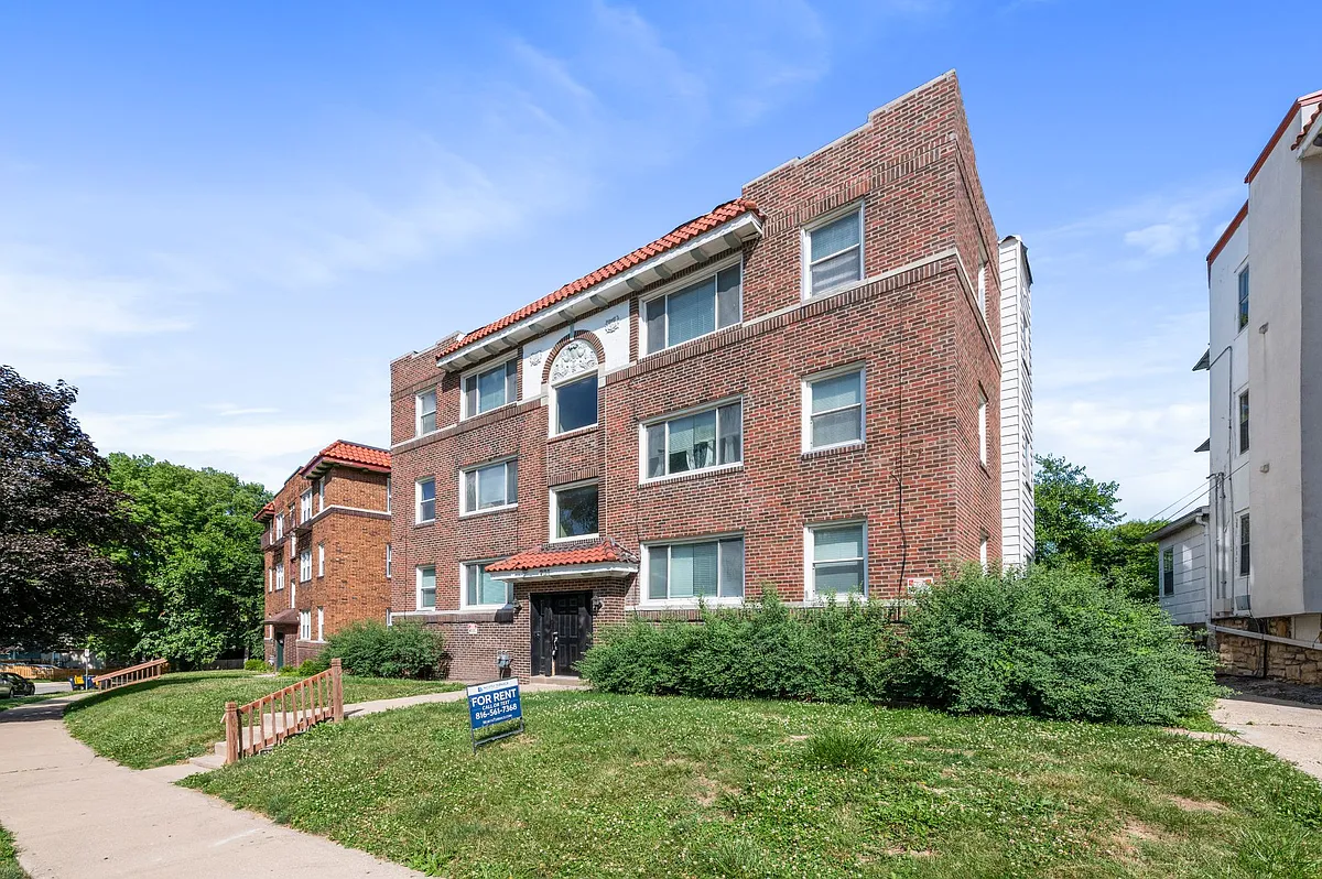 Building Photo - 901 E 28th St