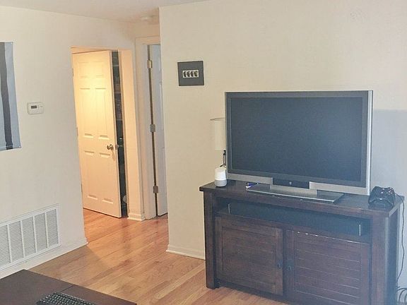 3rd image of 3953 Warwick Blvd APT 5