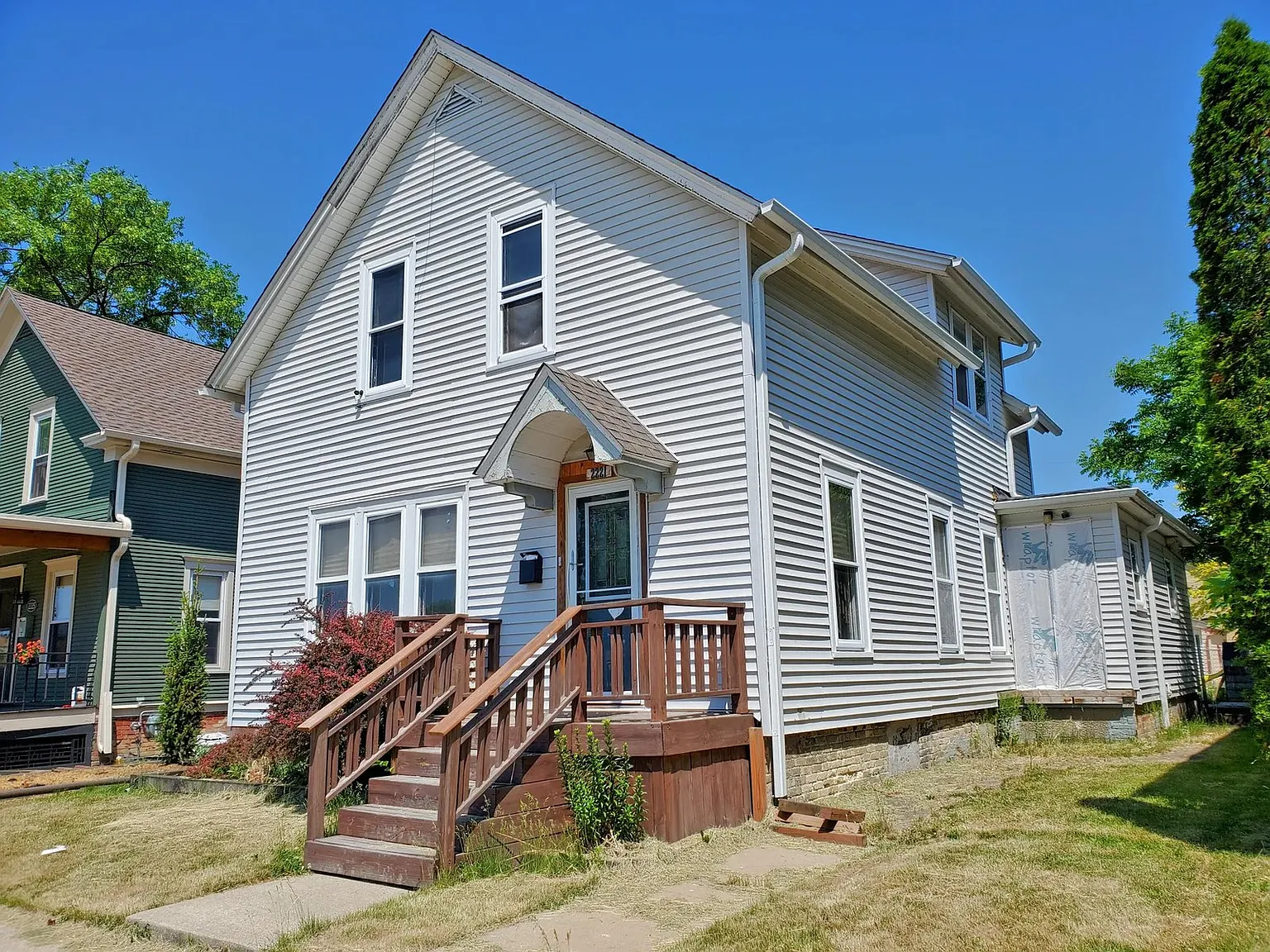 4 bed, 1.5 bath, 1800 sqft, $1,925 — Photo 1