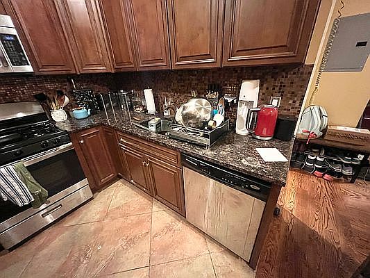 5th image of 20-29 Steinway St #2F