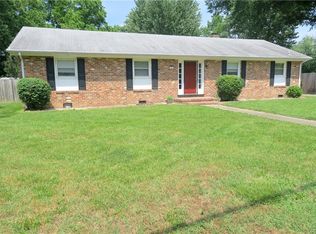 101 Sherwood Dr, Colonial Heights, VA 23834