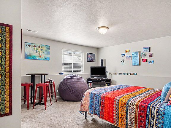 4th image of 2006 Hillside Dr #8