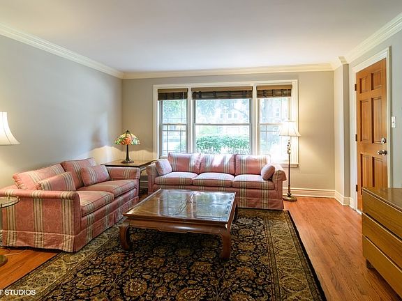 3rd image of 1038 Superior St APT 1E
