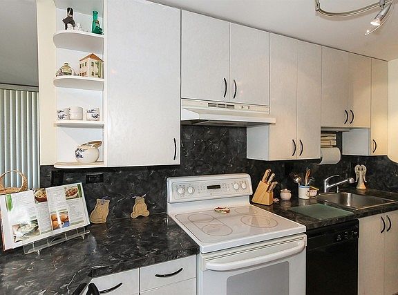 4th image of 3925 Triumvera Dr APT 4C
