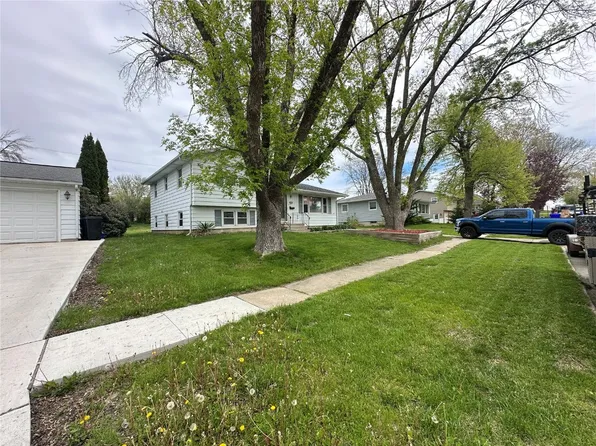 2770 24th Ave, Marion, IA 52302