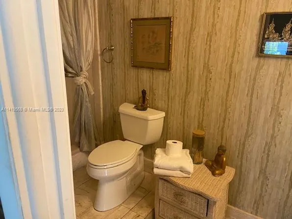 885 Fairway Dr, Miami Beach, FL 33141