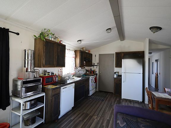 4th image of 214 Sage Ave W