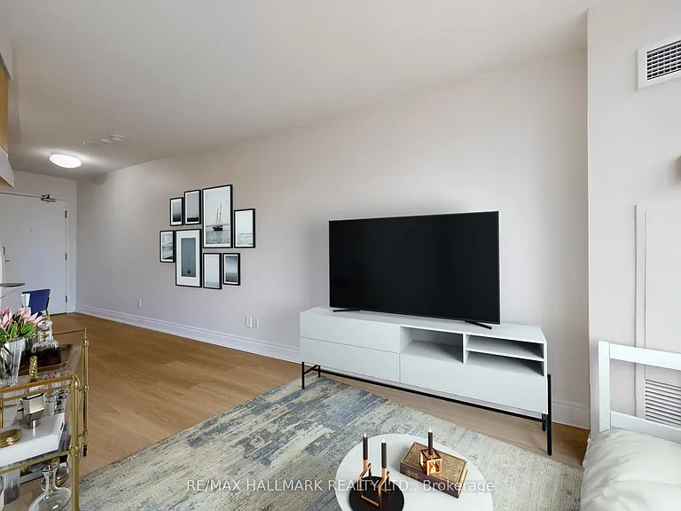 650 Queens Quay W #1121 — Photo 2
