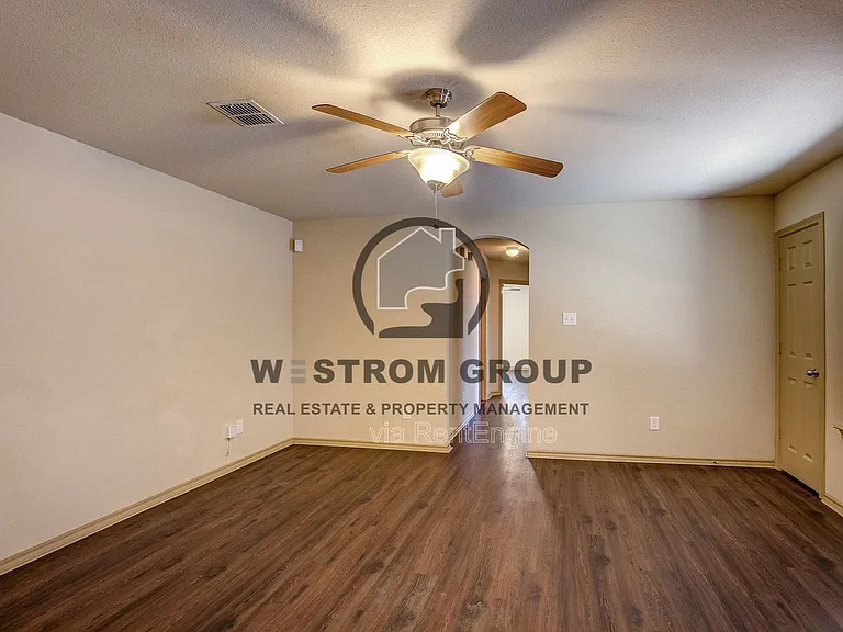 10721 Deauville Dr — Photo 9