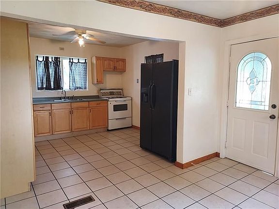 4th image of 300 Stewart St