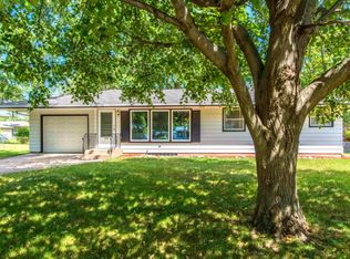 2692 Marion St, Roseville, MN 55113