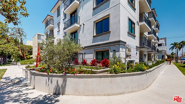 2 bed, 2.0 bath, 965 sqft, $4,000 — Photo 3