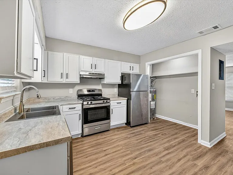 Tristan Townhomes — Photo 5