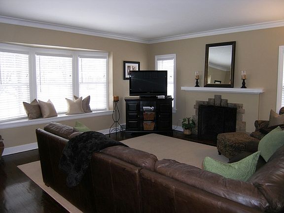 3rd image of 402 S Cottage Hill Ave