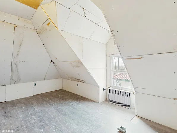 4202 Manhattan Avenue image 17 of 25