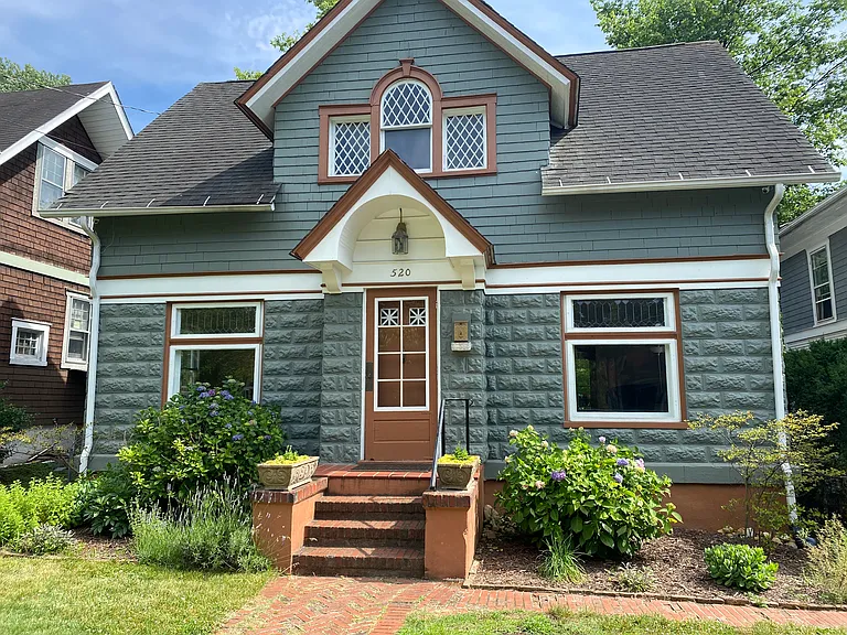 520 King George Ave SW — Photo 41