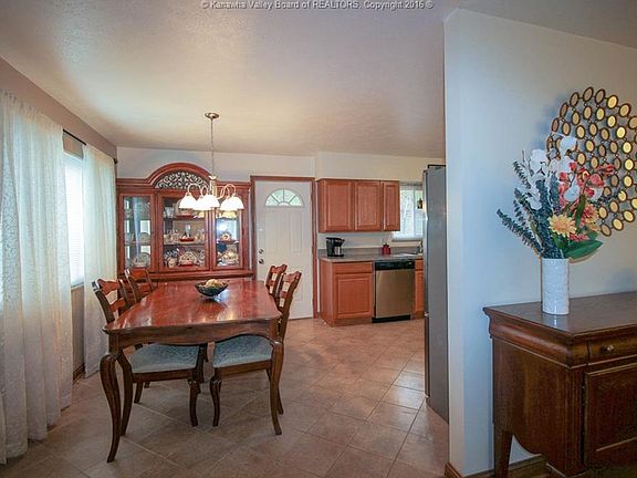 5th image of 912 Upton Dr