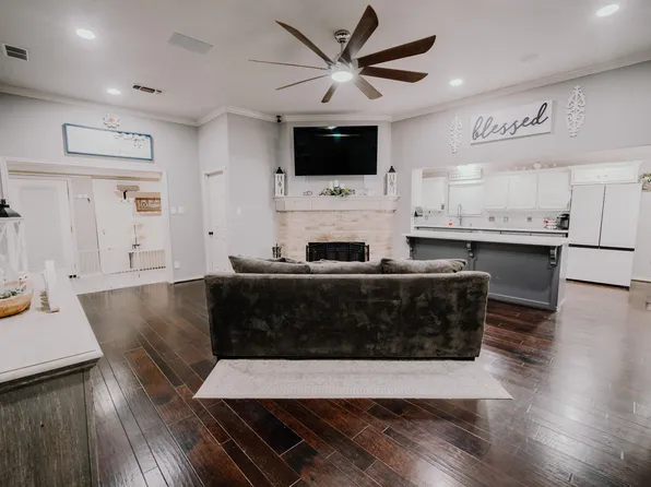 820 12th St, Wolfforth, TX 79382