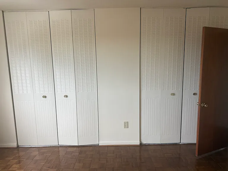 1B/1B Bedroom closets.
