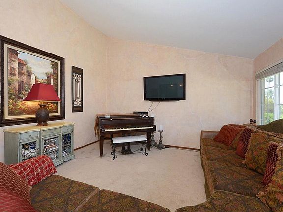 4th image of 2110 Lyndhurst Ave