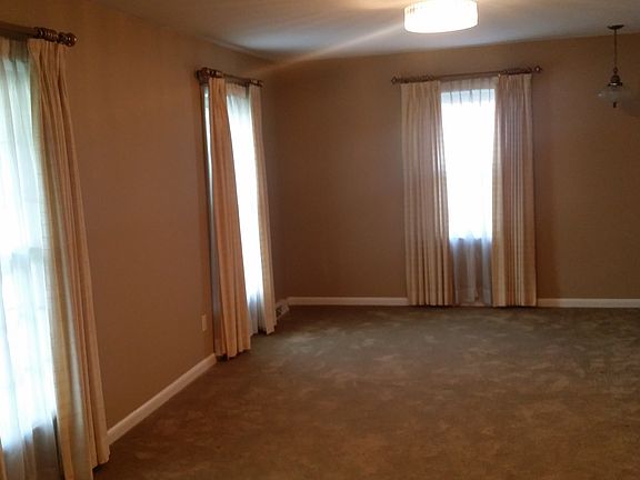 3rd image of 2324 N Stratford Dr