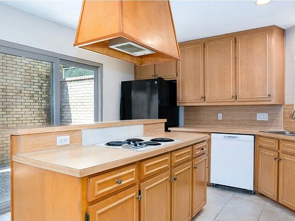 4th image of 616 Placid Cir