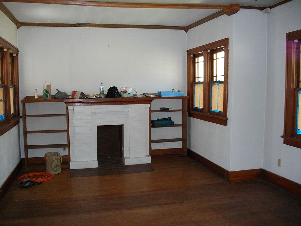 1st image of 403 S Dewey Ave