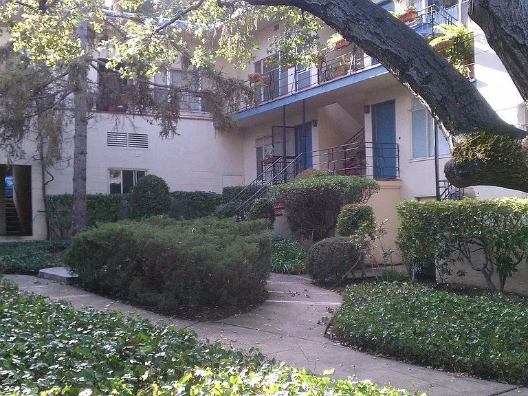 221 N El Camino Real — Photo 2