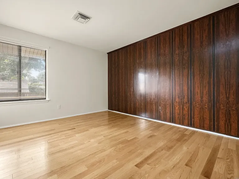 Same bedroom for rent unfurnished.