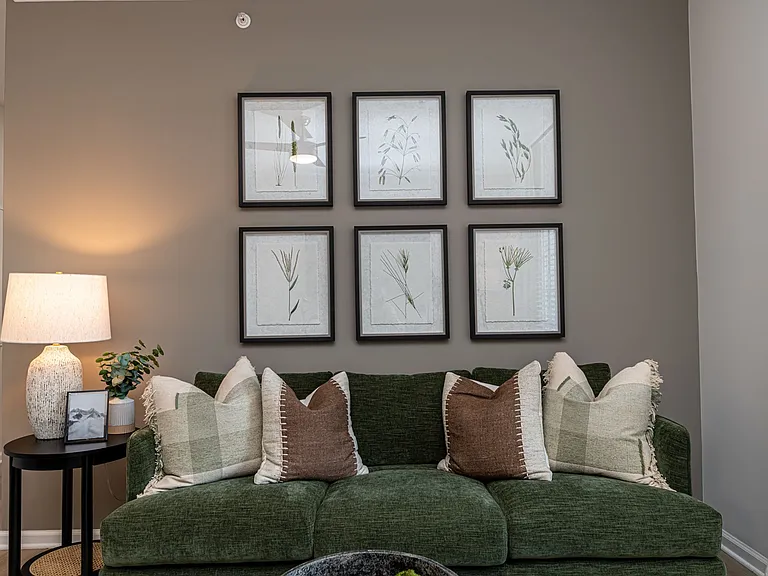 Spacious living room