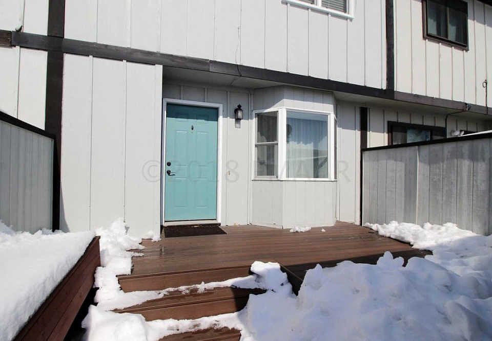 1st image of 549 4th Ave W