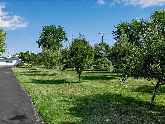 2nd image of 2477 Lake Rd