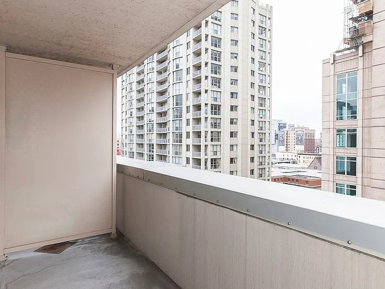 545 N Dearborn St #902 — Photo 12