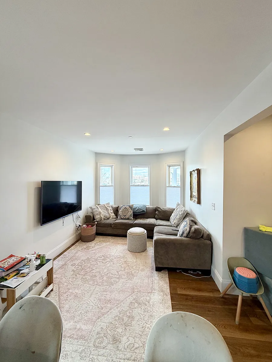Building Photo - 143 E Cottage St #3A