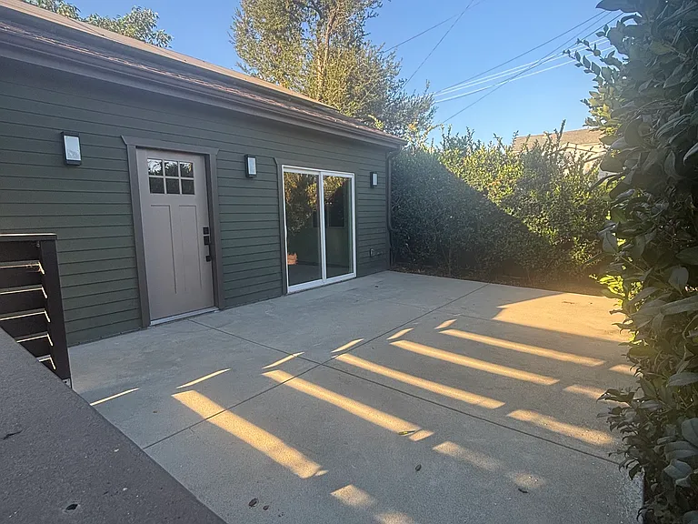 324 E Colorado Blvd #1 — Photo 22