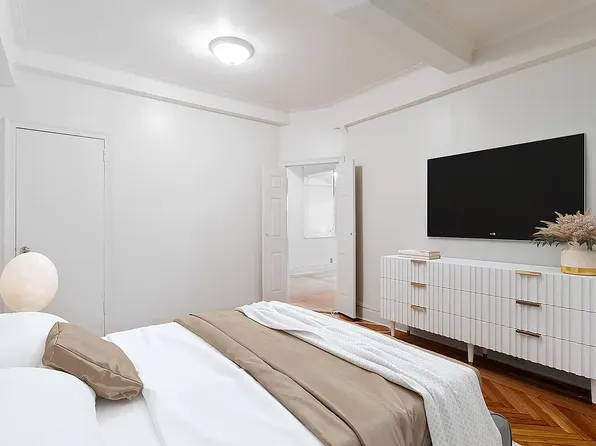 320 East 57th Street image 4 of 14