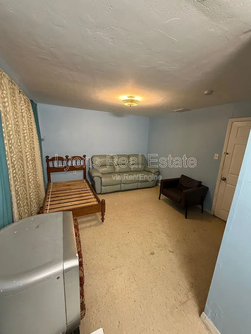 1 bed, 1.0 bath, $600 — Photo 2