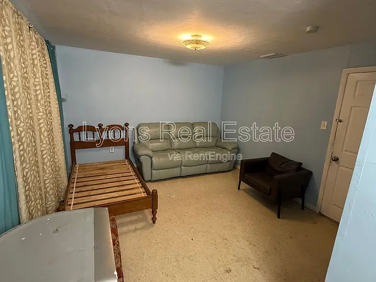653 Howells Circle Dr #3 — Photo 2