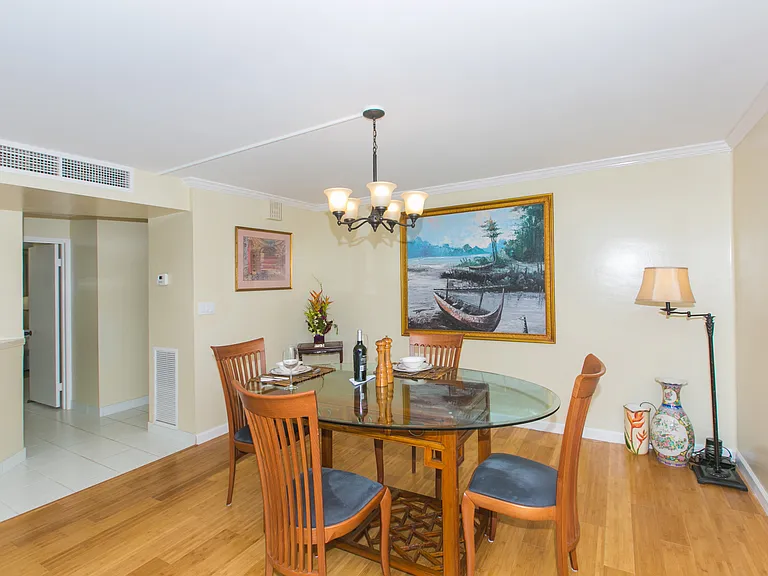 1910 Ala Moana Blvd #13A — Photo 9