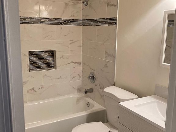 3rd image of 1319 Farrara Dr