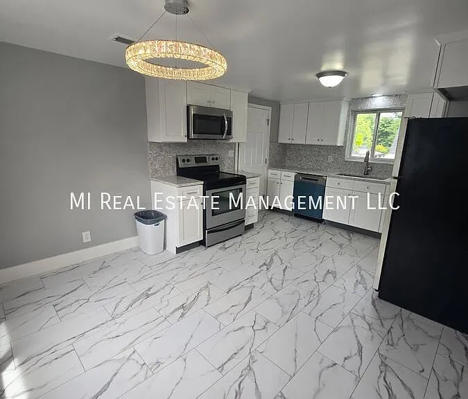 37 W McKinley Ave — Photo 2