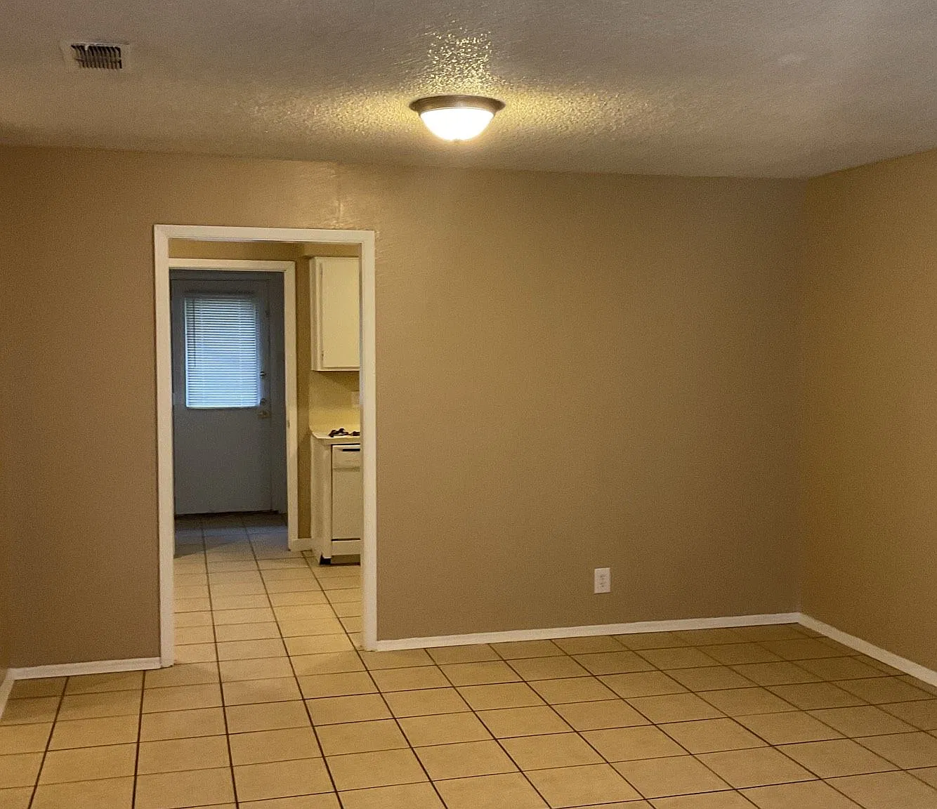 2 bed, 967 sqft, $895 — Photo 3